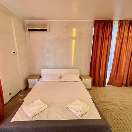 Hotel Mon Caprice Bukareszt Zewnętrze zdjęcie