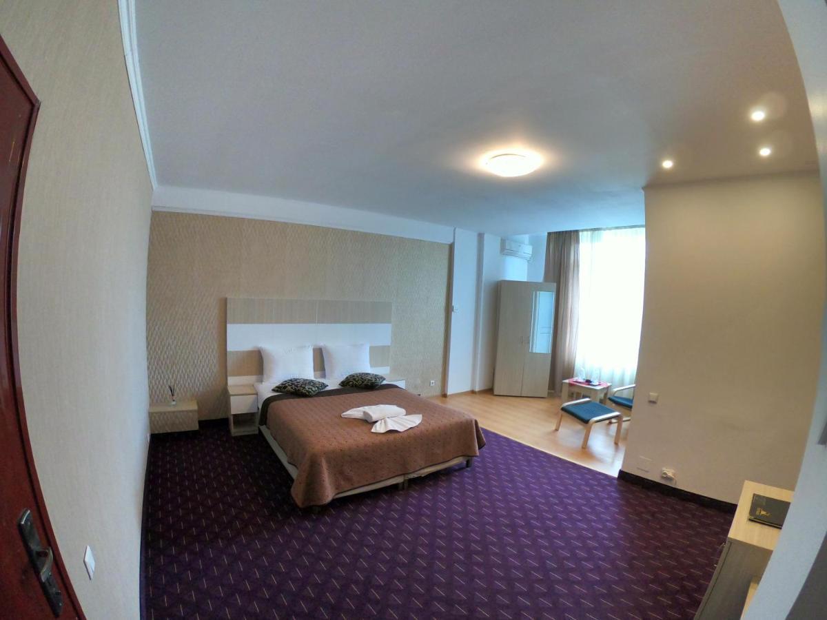 Hotel Mon Caprice Bukareszt Zewnętrze zdjęcie