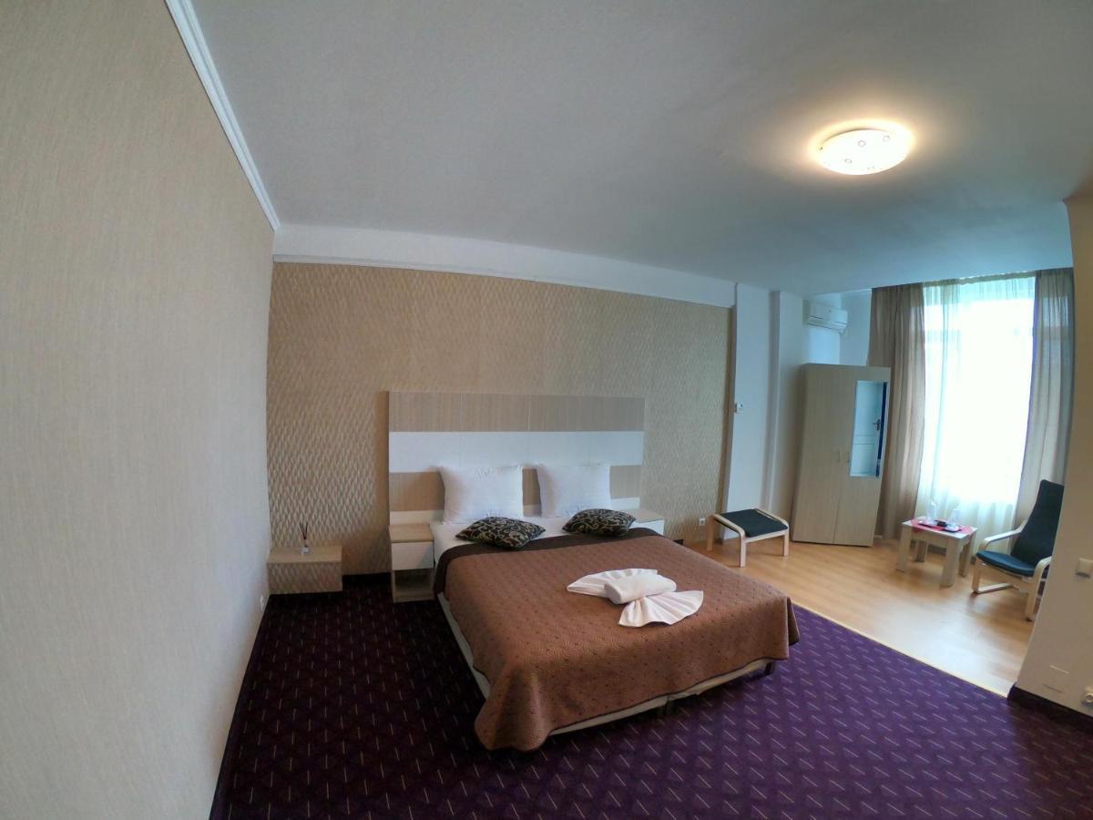 Hotel Mon Caprice Bukareszt Zewnętrze zdjęcie