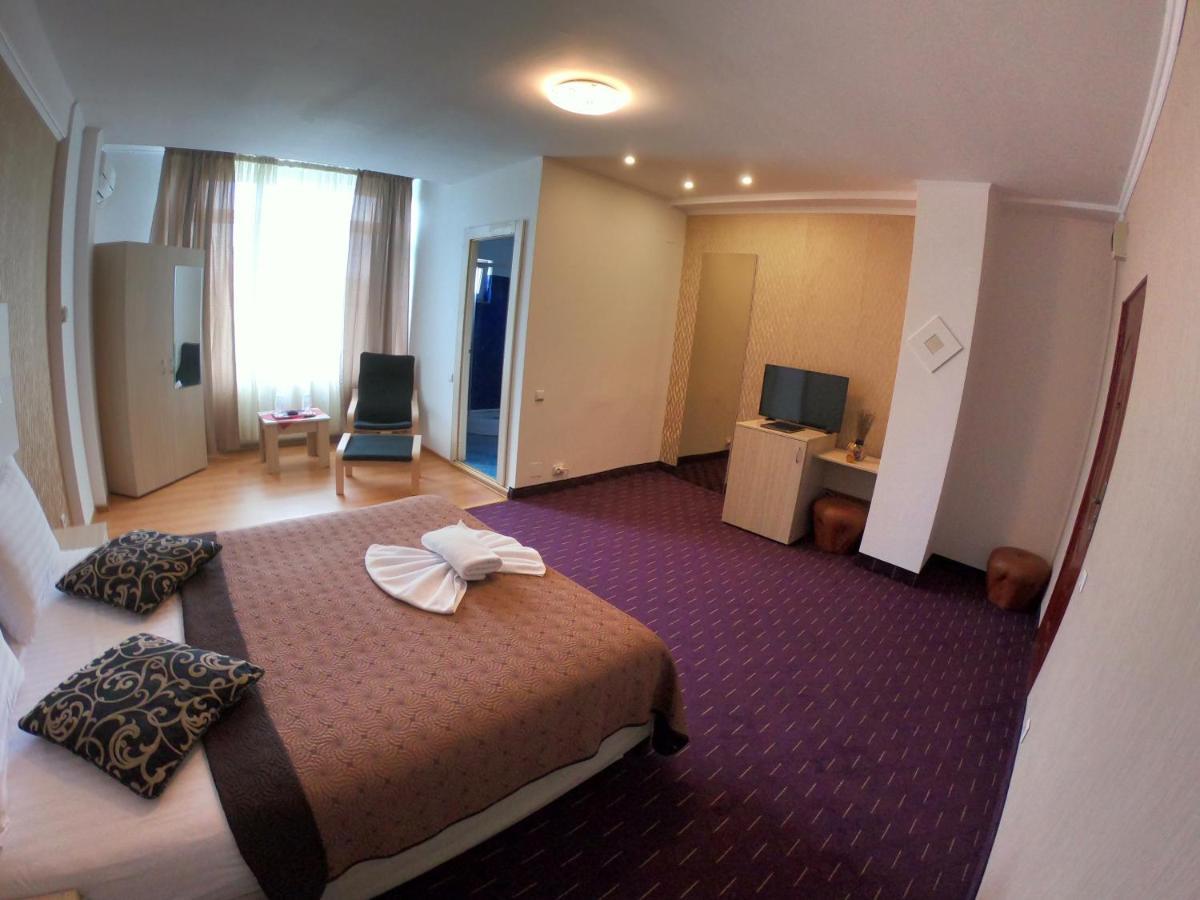Hotel Mon Caprice Bukareszt Zewnętrze zdjęcie