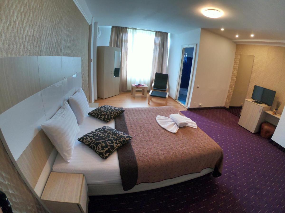 Hotel Mon Caprice Bukareszt Zewnętrze zdjęcie