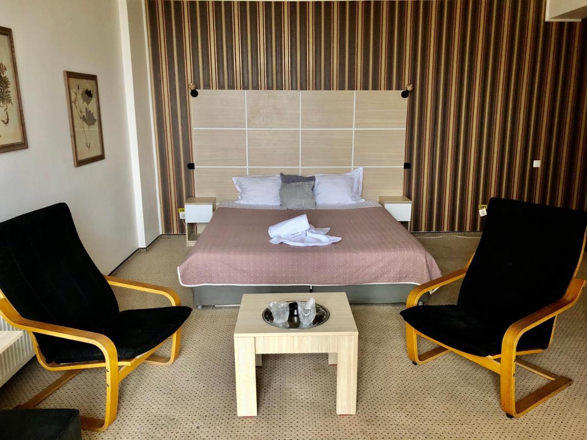 Hotel Mon Caprice Bukareszt Zewnętrze zdjęcie