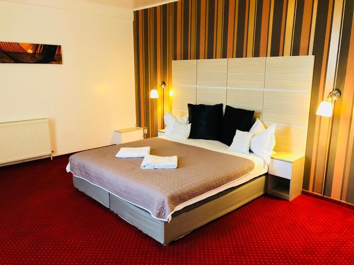 Hotel Mon Caprice Bukareszt Zewnętrze zdjęcie