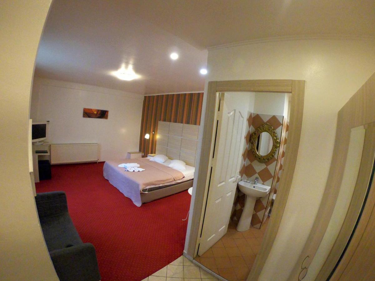 Hotel Mon Caprice Bukareszt Zewnętrze zdjęcie