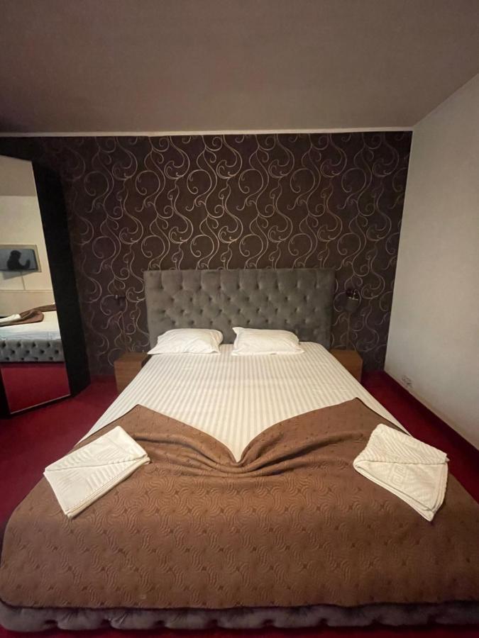 Hotel Mon Caprice Bukareszt Zewnętrze zdjęcie
