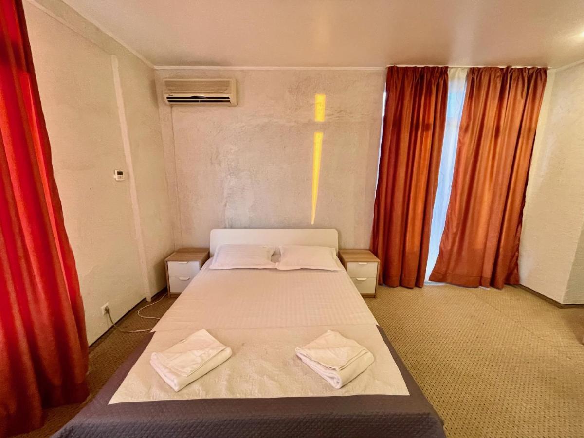 Hotel Mon Caprice Bukareszt Zewnętrze zdjęcie