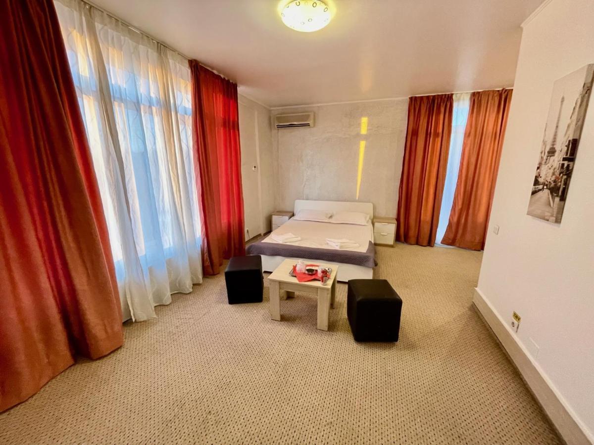 Hotel Mon Caprice Bukareszt Zewnętrze zdjęcie