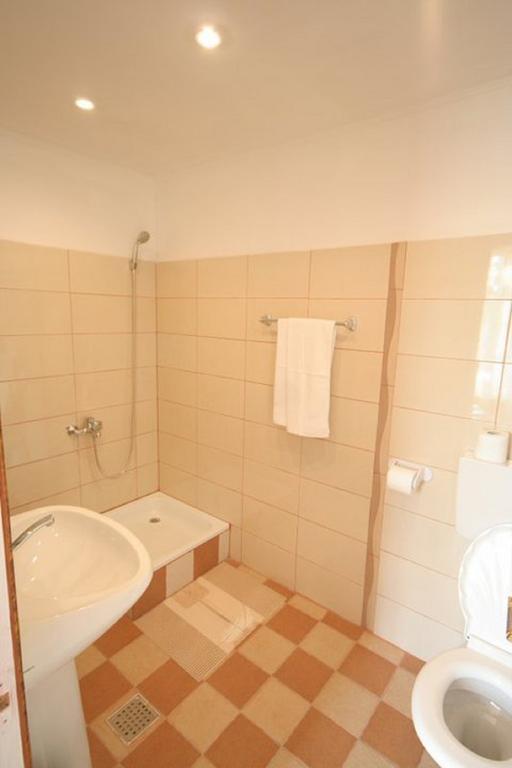 Hotel Mon Caprice Bukareszt Zewnętrze zdjęcie