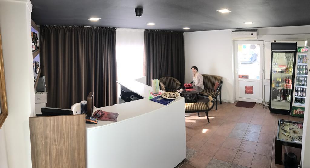 Hotel Mon Caprice Bukareszt Zewnętrze zdjęcie