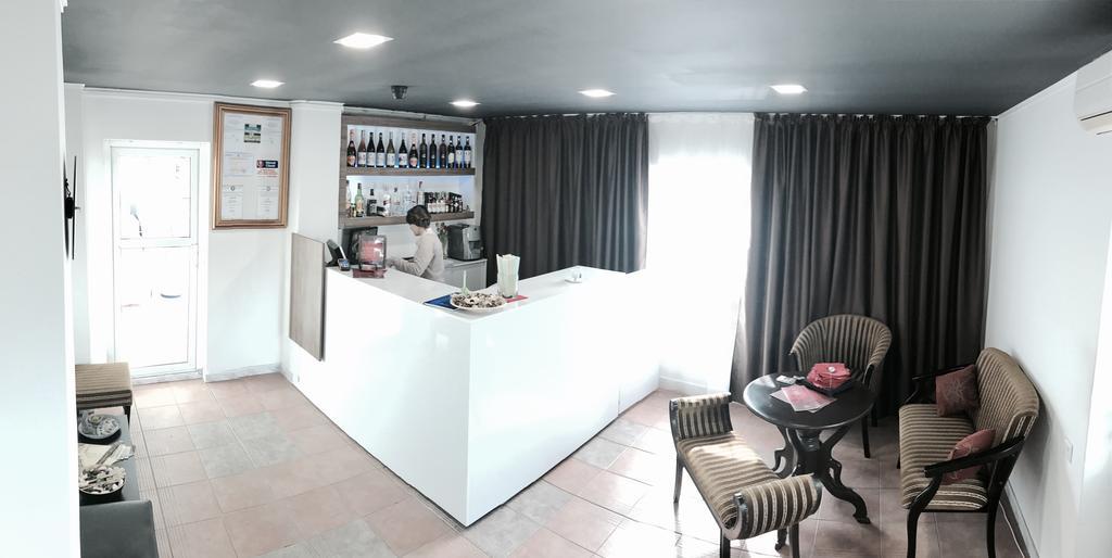 Hotel Mon Caprice Bukareszt Zewnętrze zdjęcie