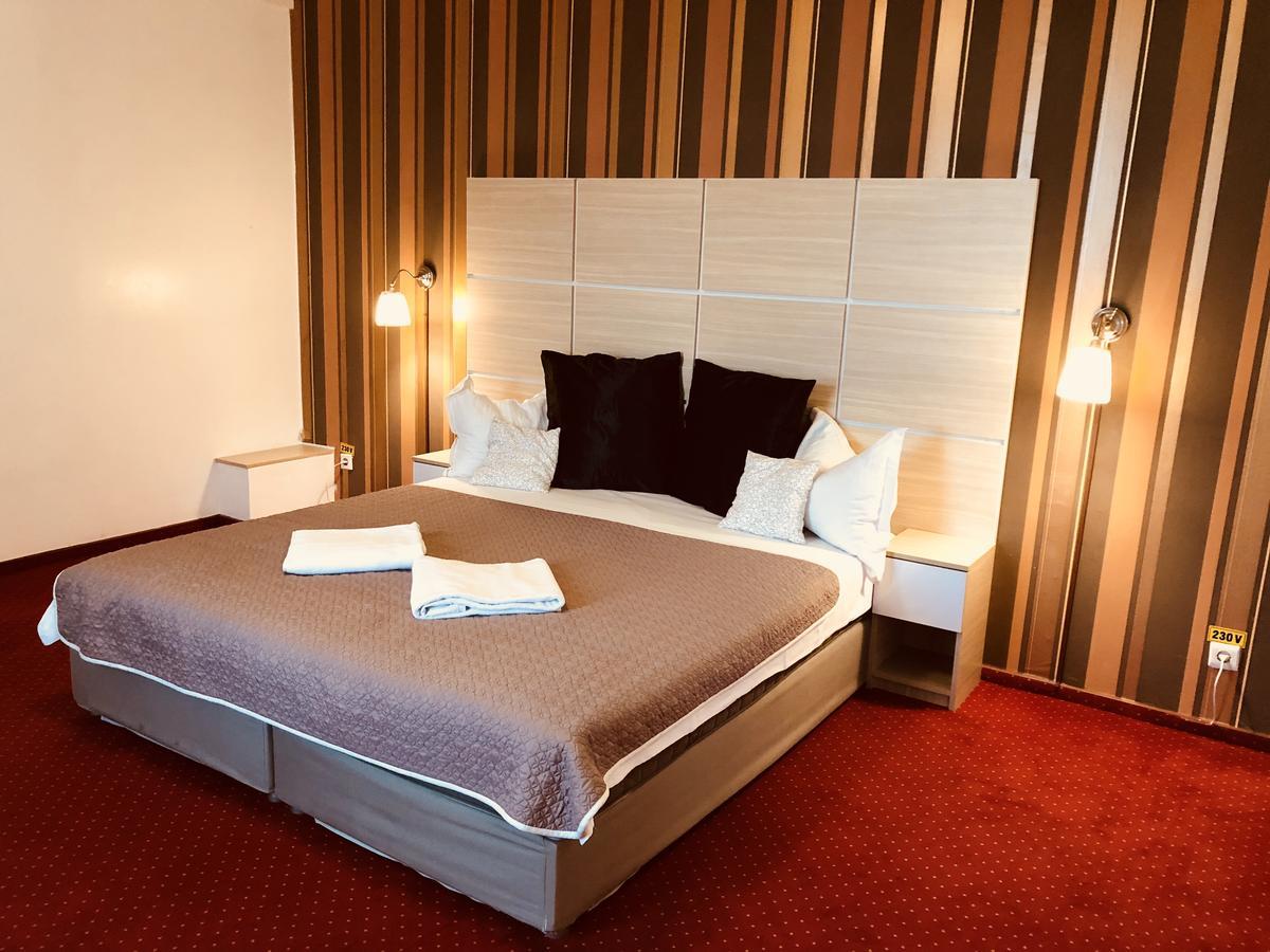 Hotel Mon Caprice Bukareszt Zewnętrze zdjęcie