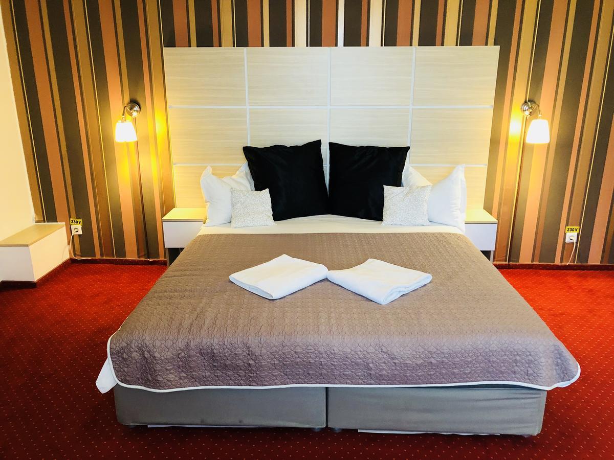 Hotel Mon Caprice Bukareszt Zewnętrze zdjęcie