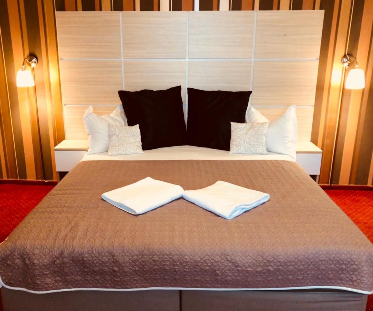 Hotel Mon Caprice Bukareszt Zewnętrze zdjęcie
