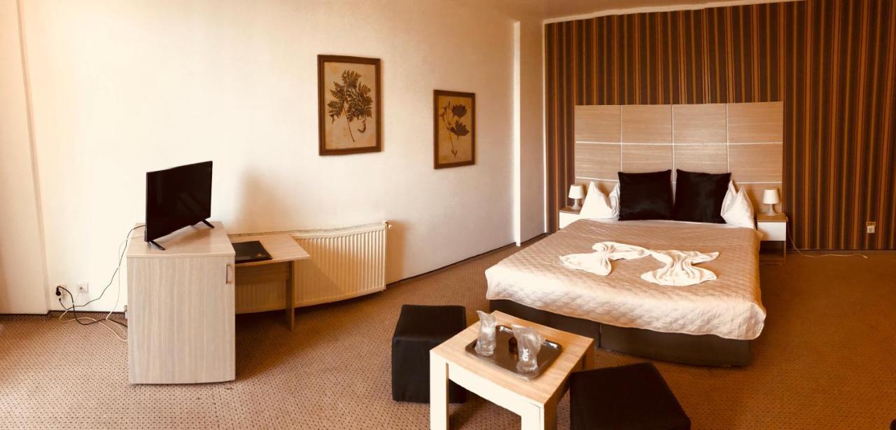 Hotel Mon Caprice Bukareszt Zewnętrze zdjęcie